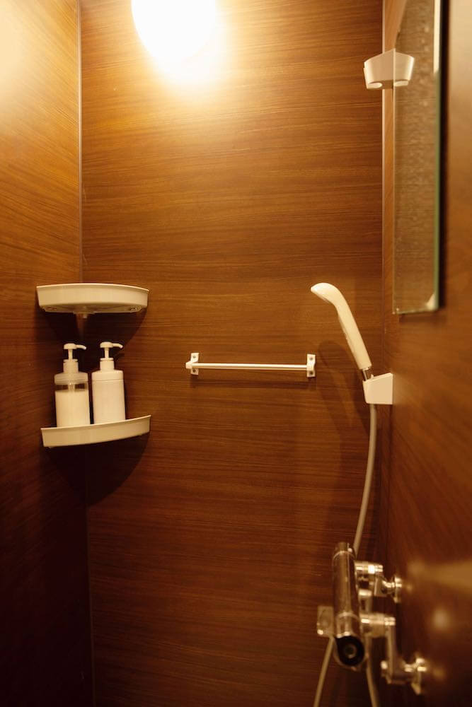 カームホテルのシャワー